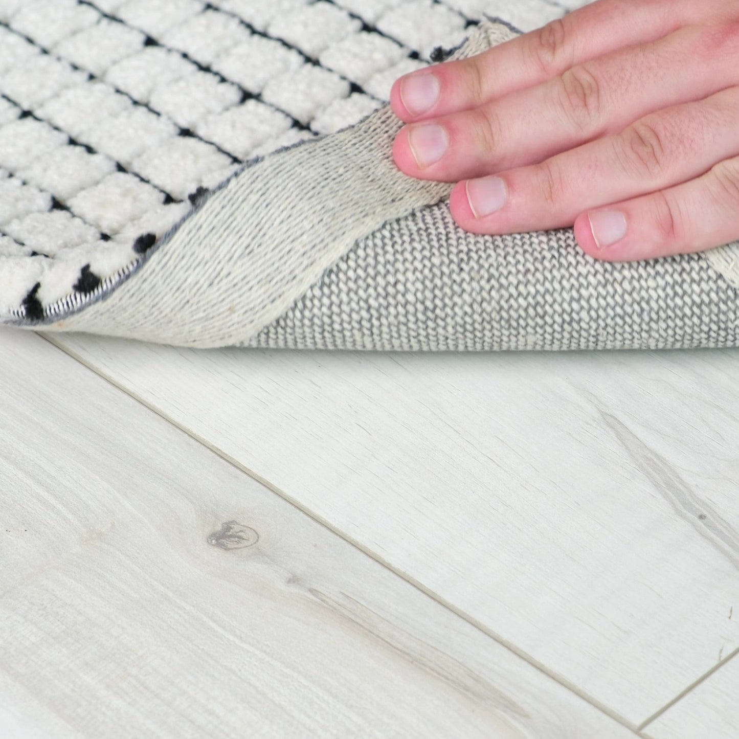 Alfombra moderna beige a cuadros Maya