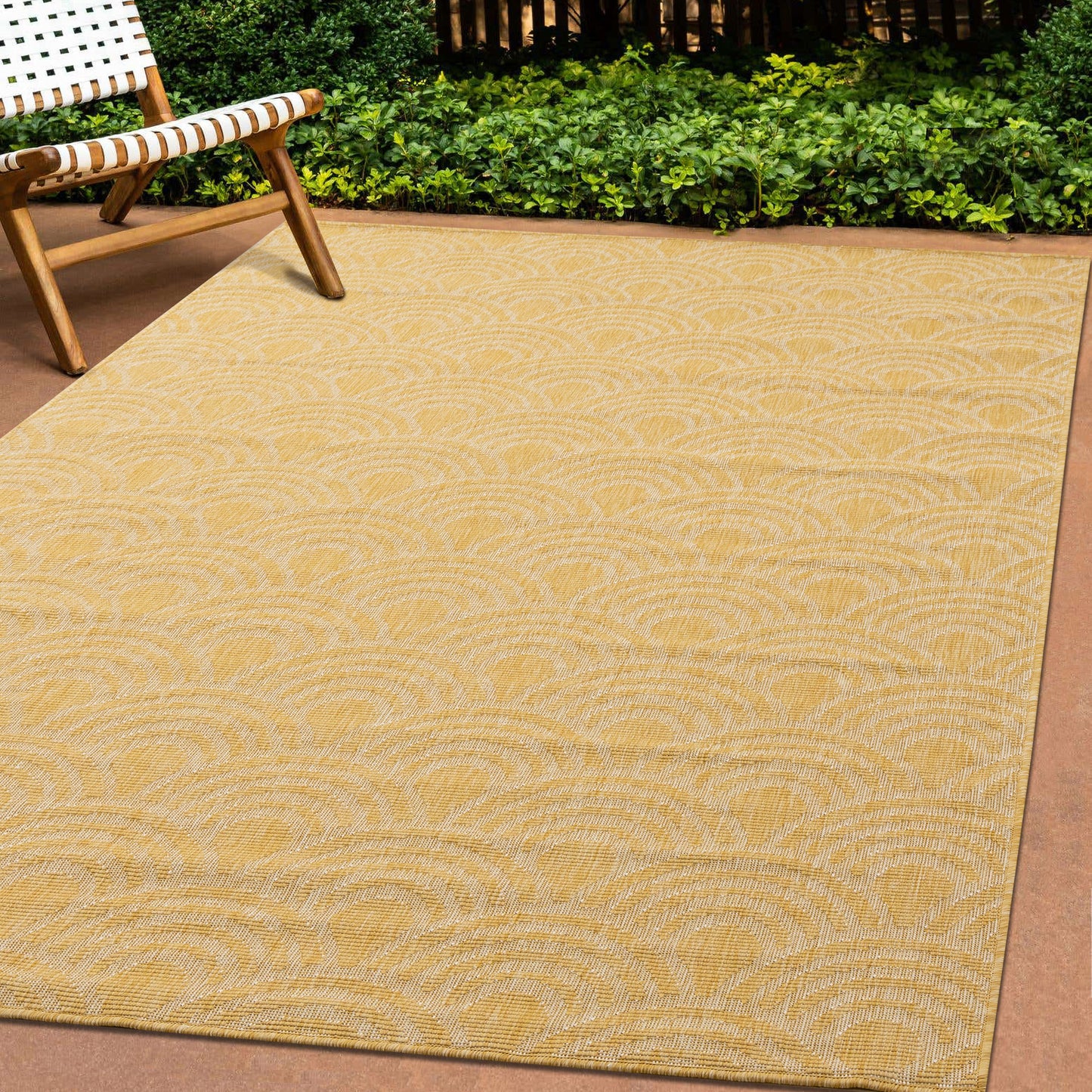 Alfombra geométrica amarilla para exteriores