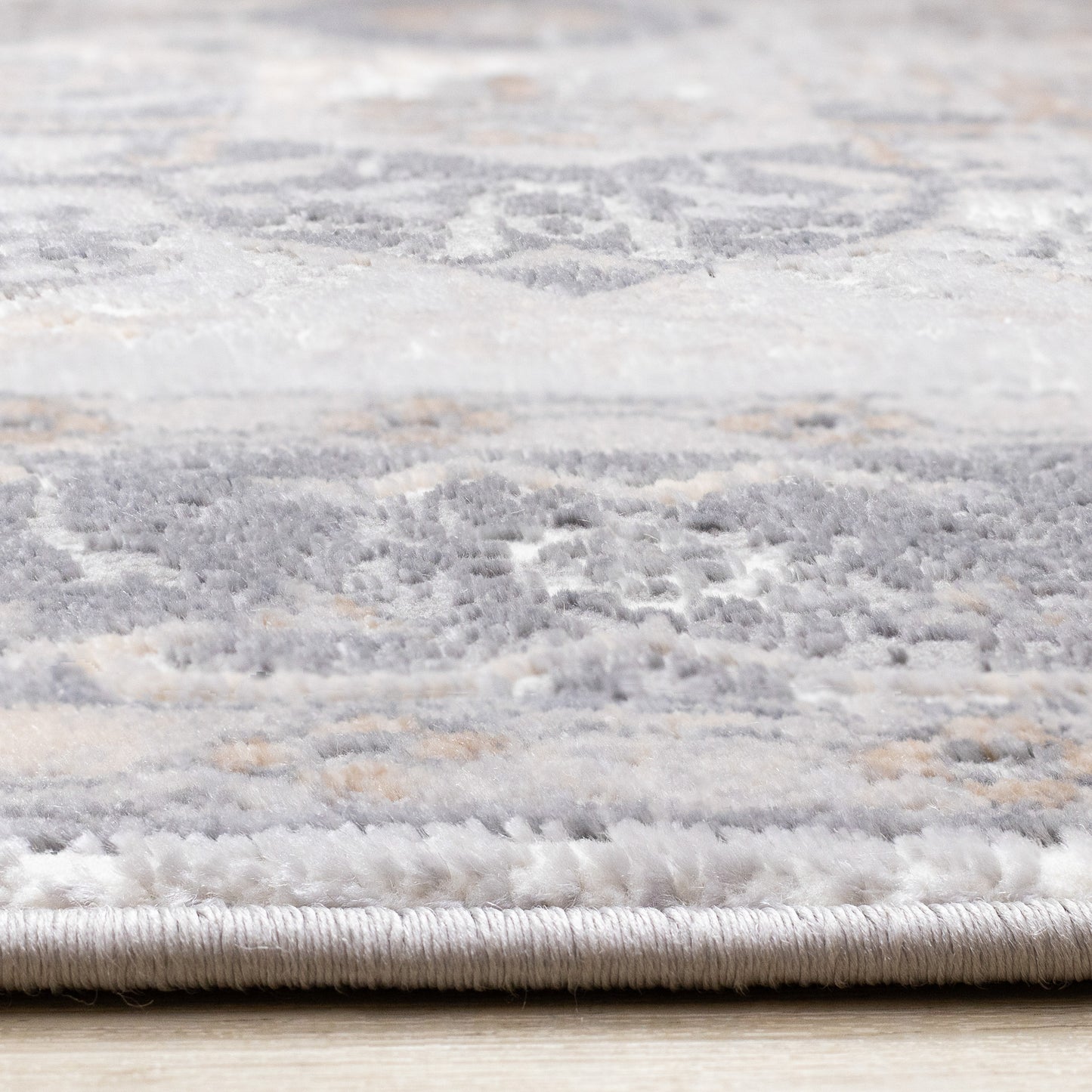 Tapis traditionnel à bordure grise