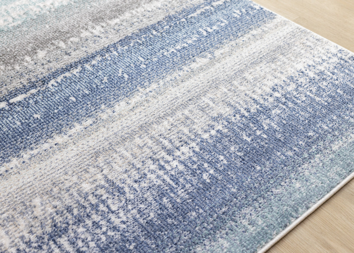 Alfombra contemporánea azul desgastada