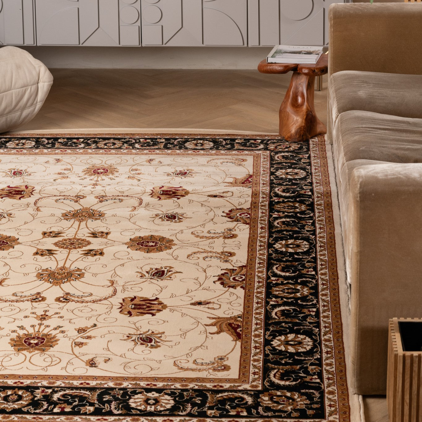 Tapis persan traditionnel beige majestueux