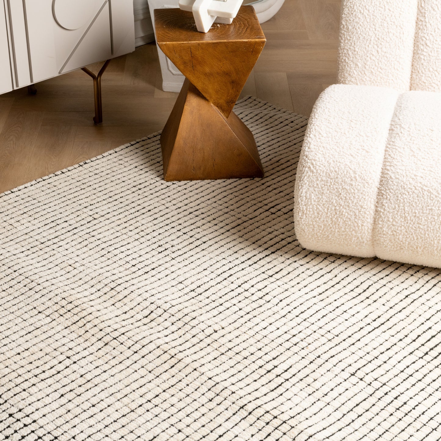 Alfombra moderna beige a cuadros Maya