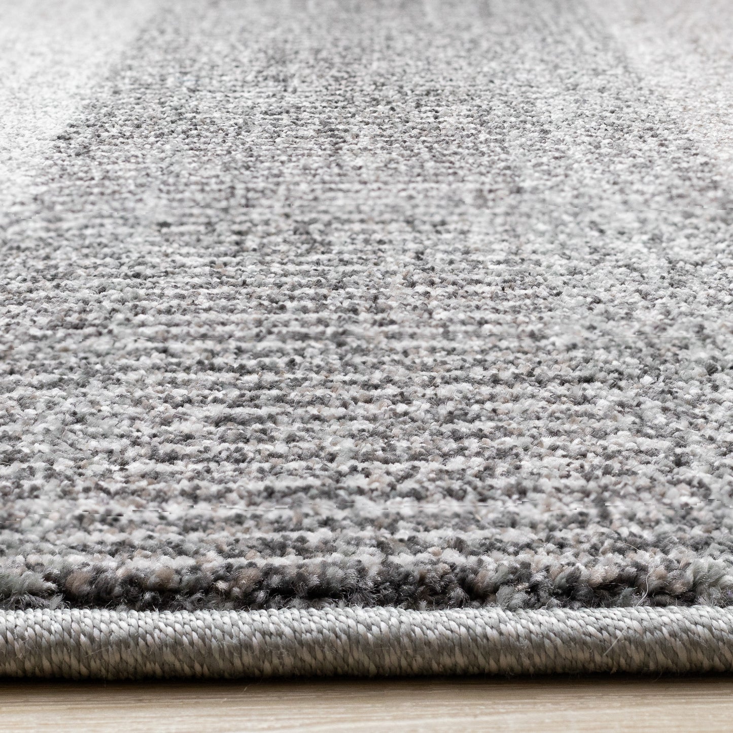 Tapis gris à motifs géométriques tribaux du sud-ouest