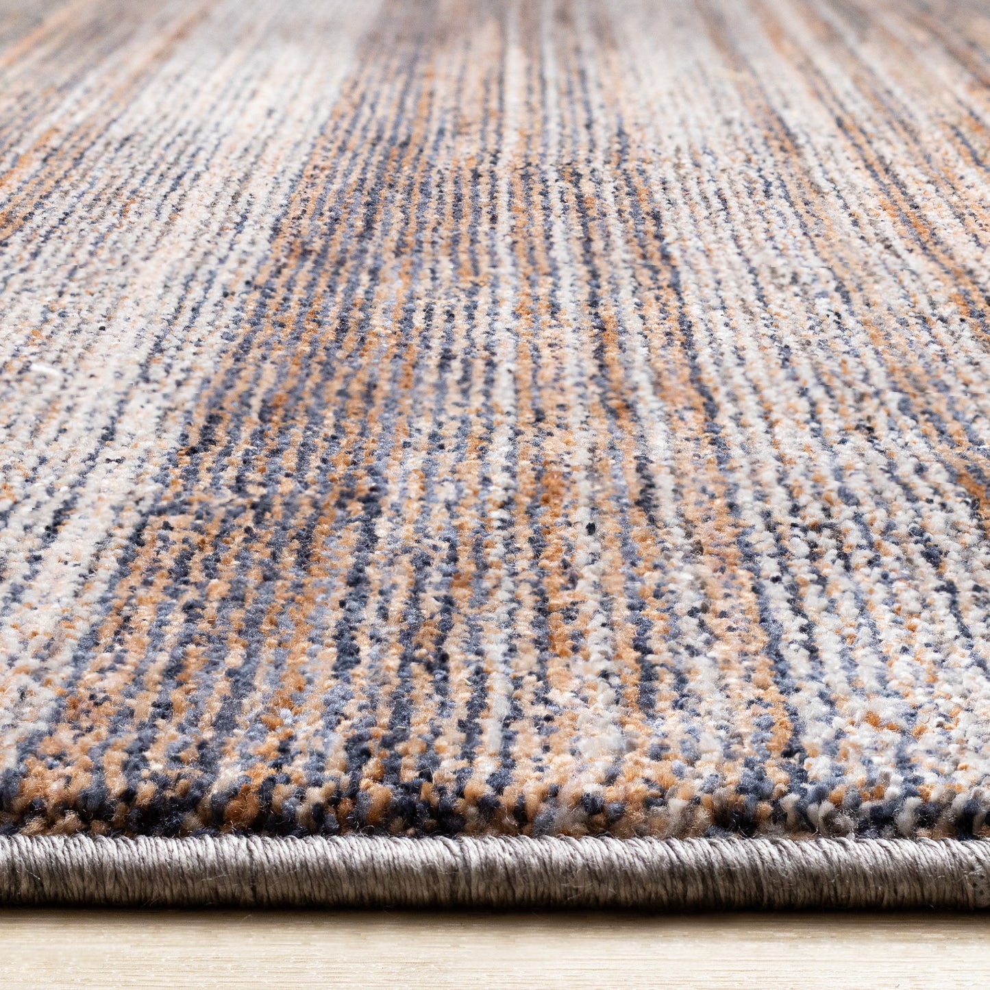 Alfombra blanca geométrica desgastada contemporánea