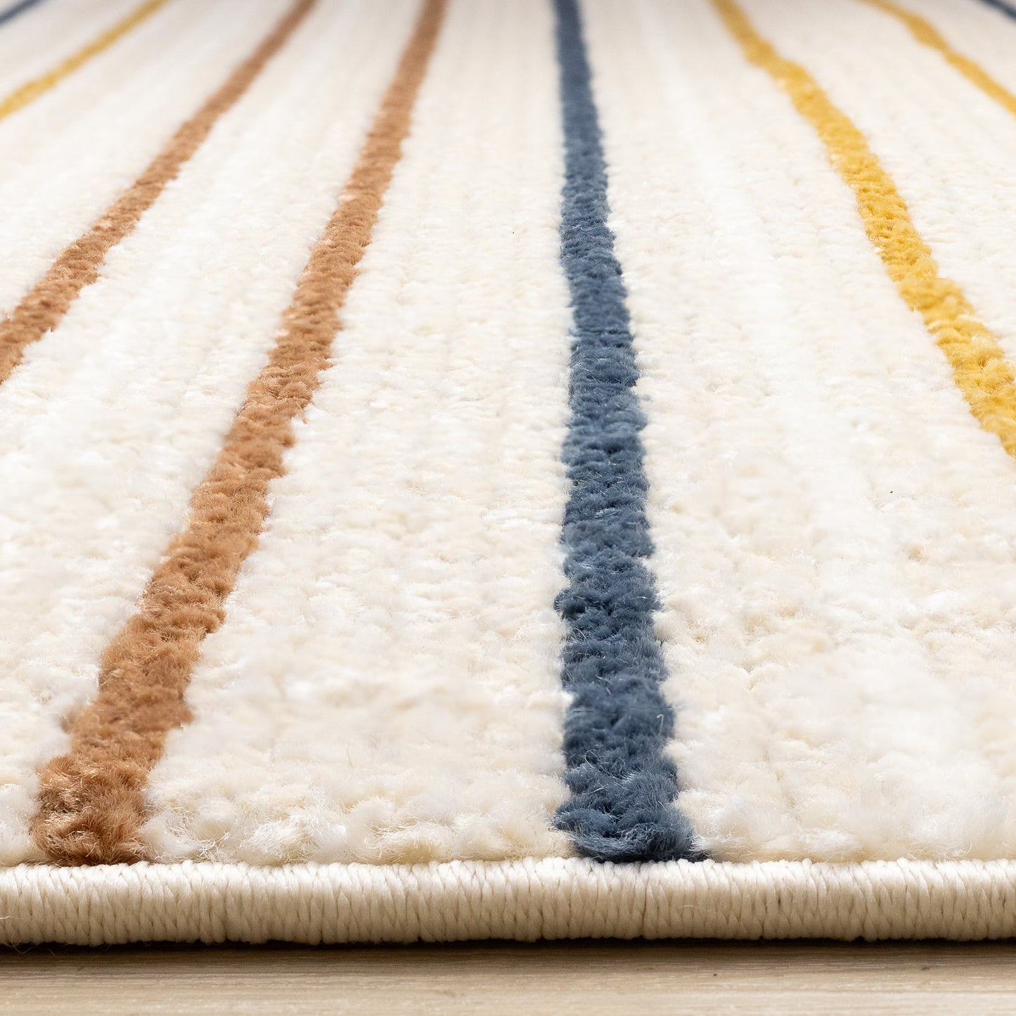 Tapis contemporain à rayures crème