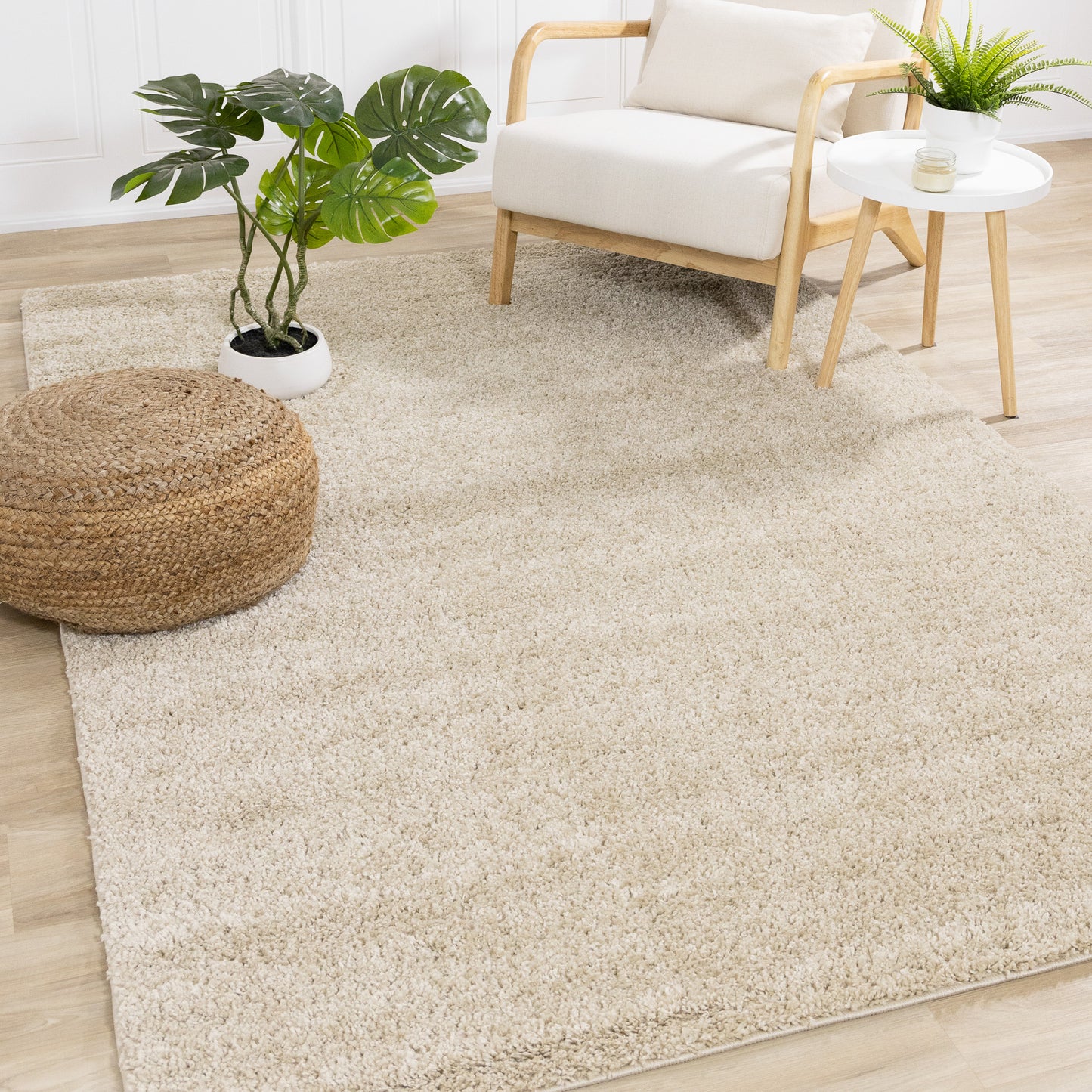 Alfombra moderna en tonos beige lisos