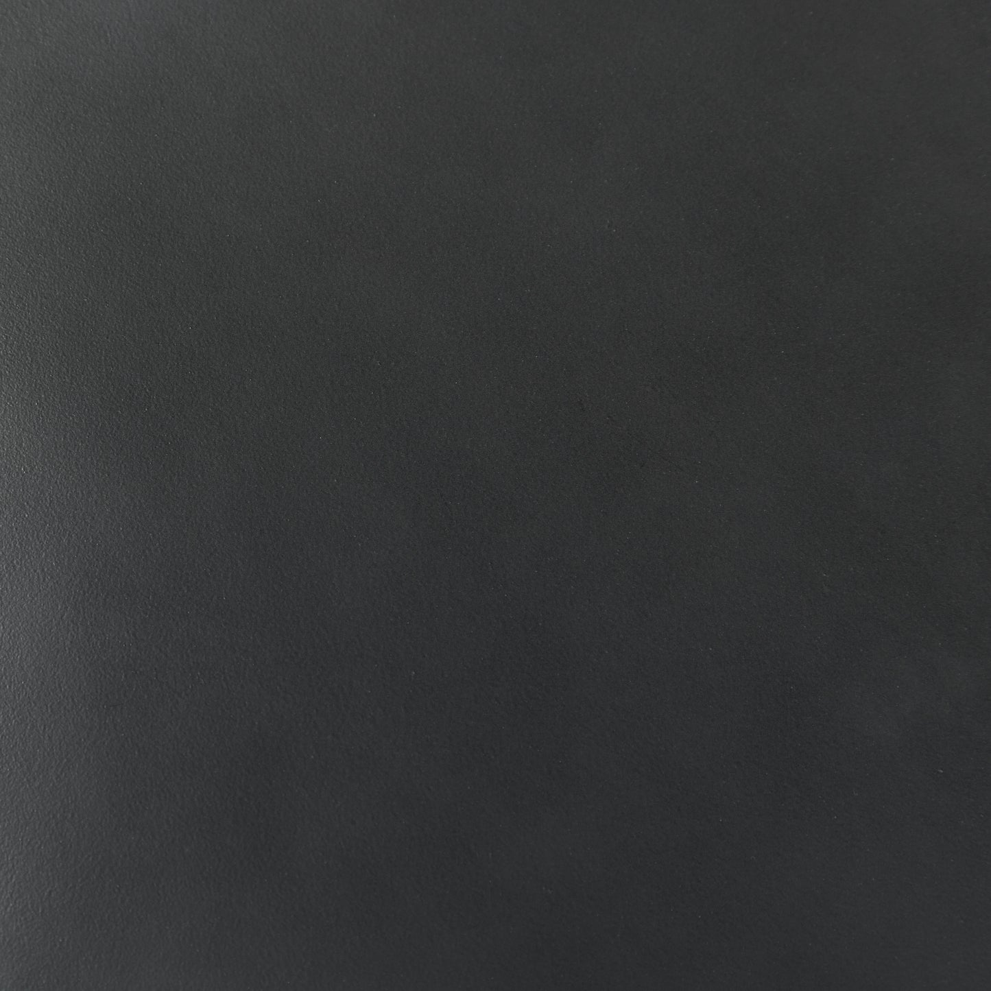 Mesa auxiliar negra: mesa de comedor elegante y duradera para espacios con estilo