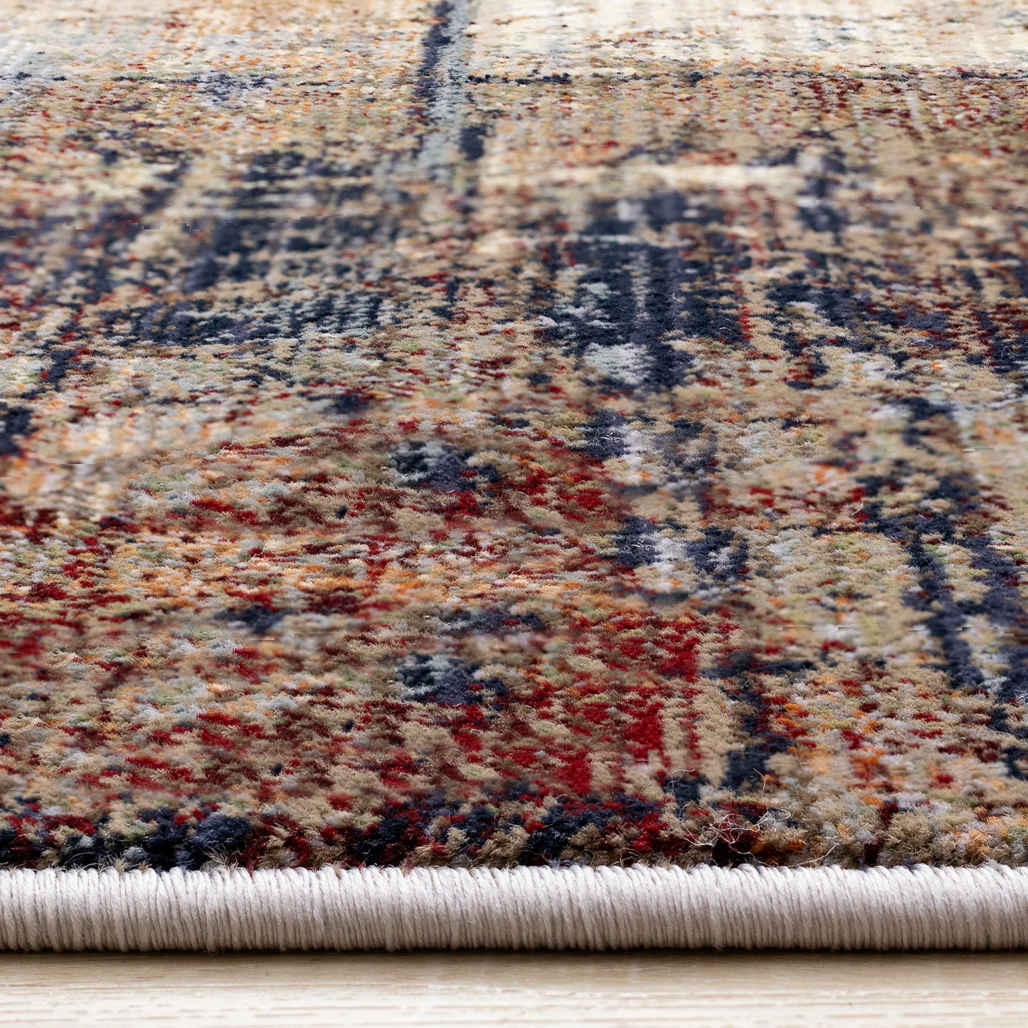 Alfombra contemporánea de color crema desgastada