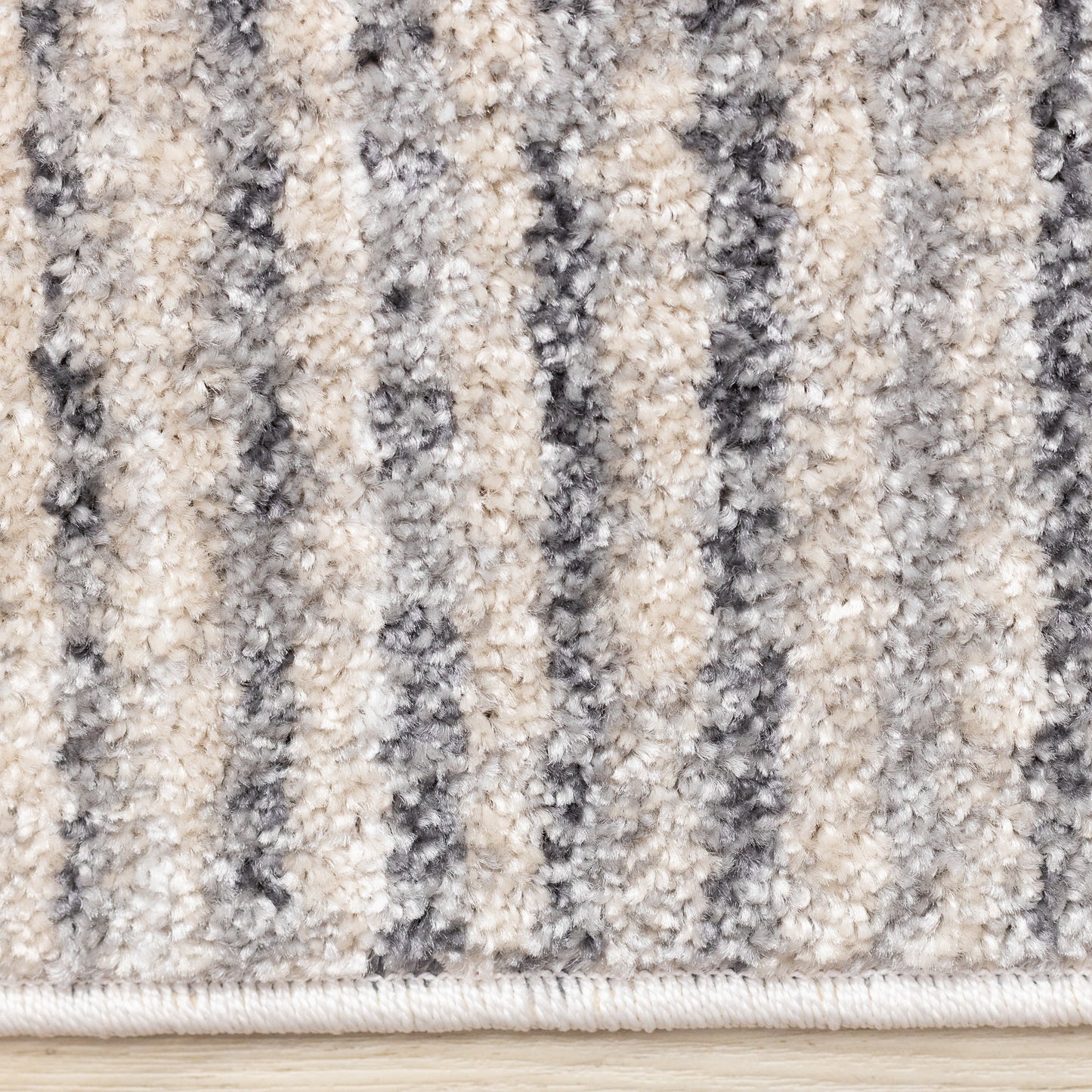 Tapis contemporain gris géométrique vieilli