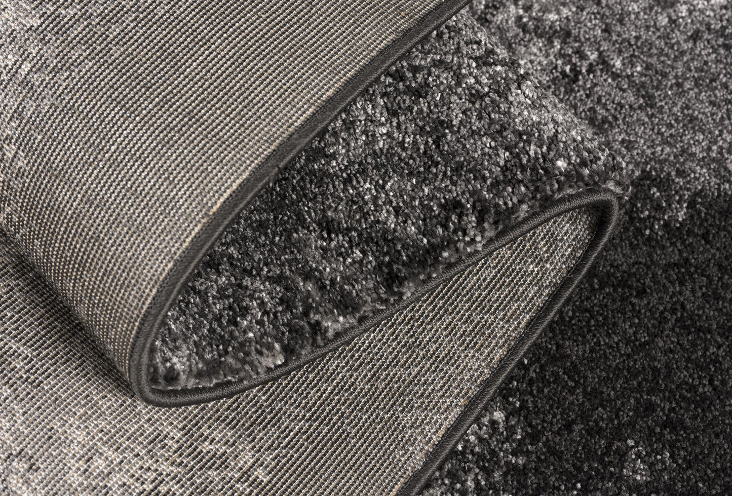 Tapis noir contemporain scandinave en peluche de Nouvelle-Zélande