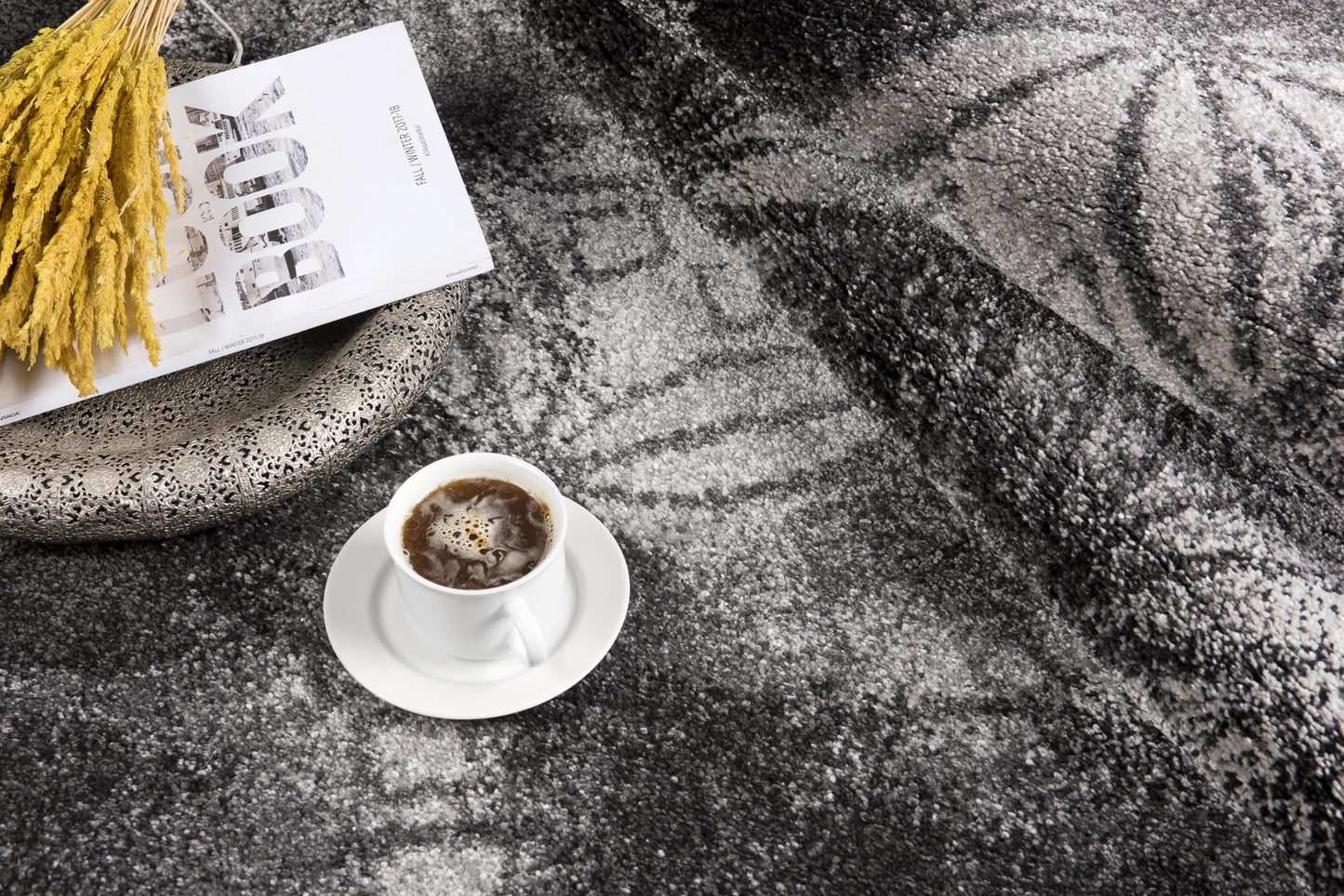 Tapis noir contemporain scandinave en peluche de Nouvelle-Zélande