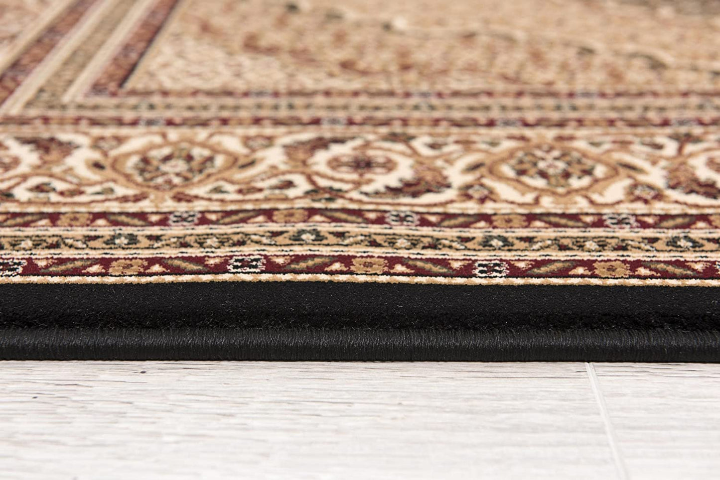 Tapis noir traditionnel marocain majestueux