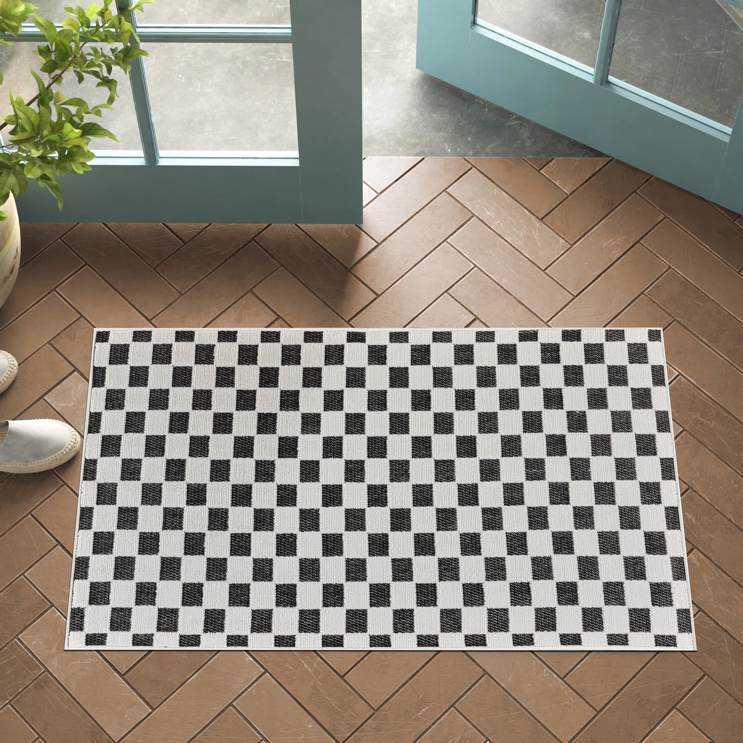 Misbah Checkered Contemporary Black and White Indoor Rug