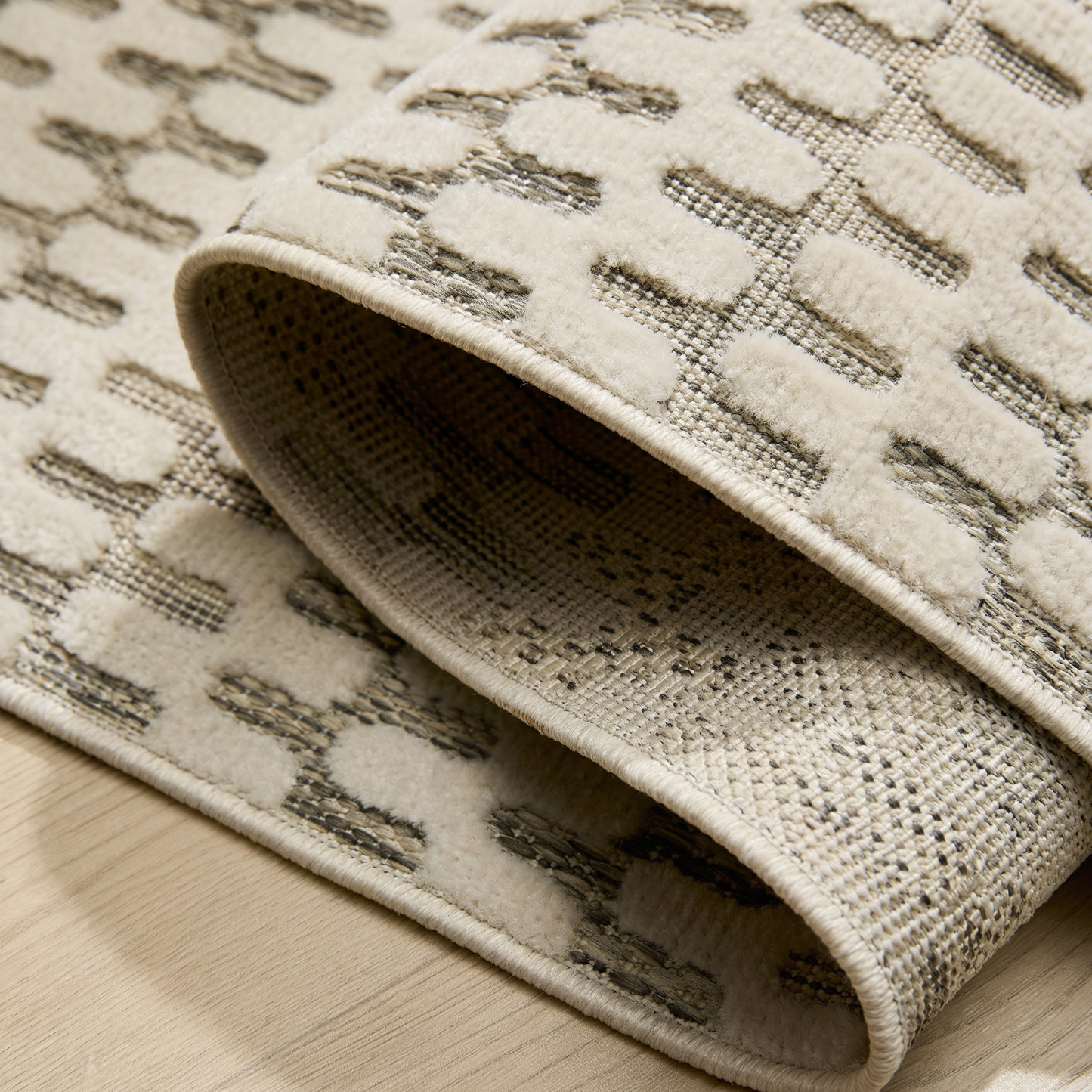 Safi Geometric Contemporary Cream and Beige Indoor Rug