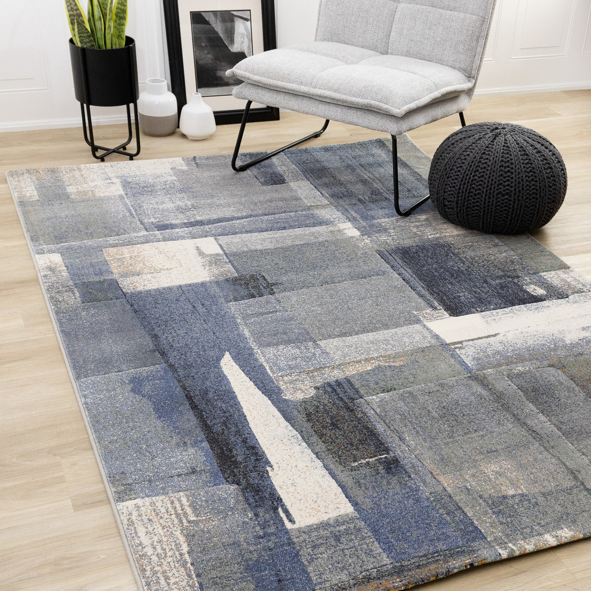 Alfombra contemporánea de color azul orgánico desgastado