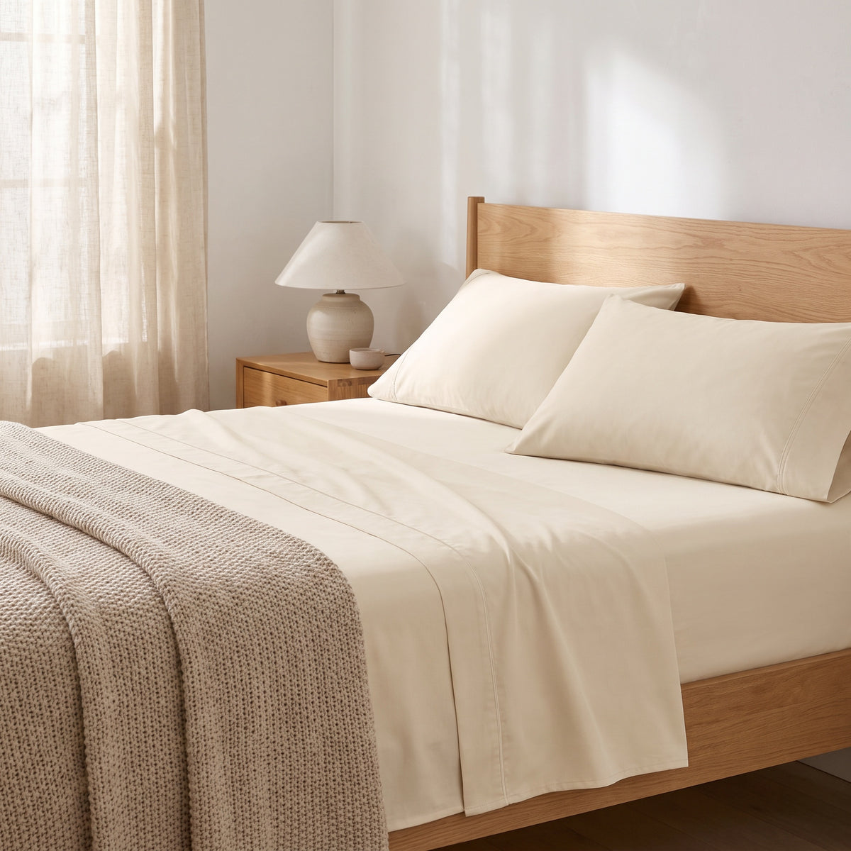 Calla Cotton Ivory Sheet Set in a room