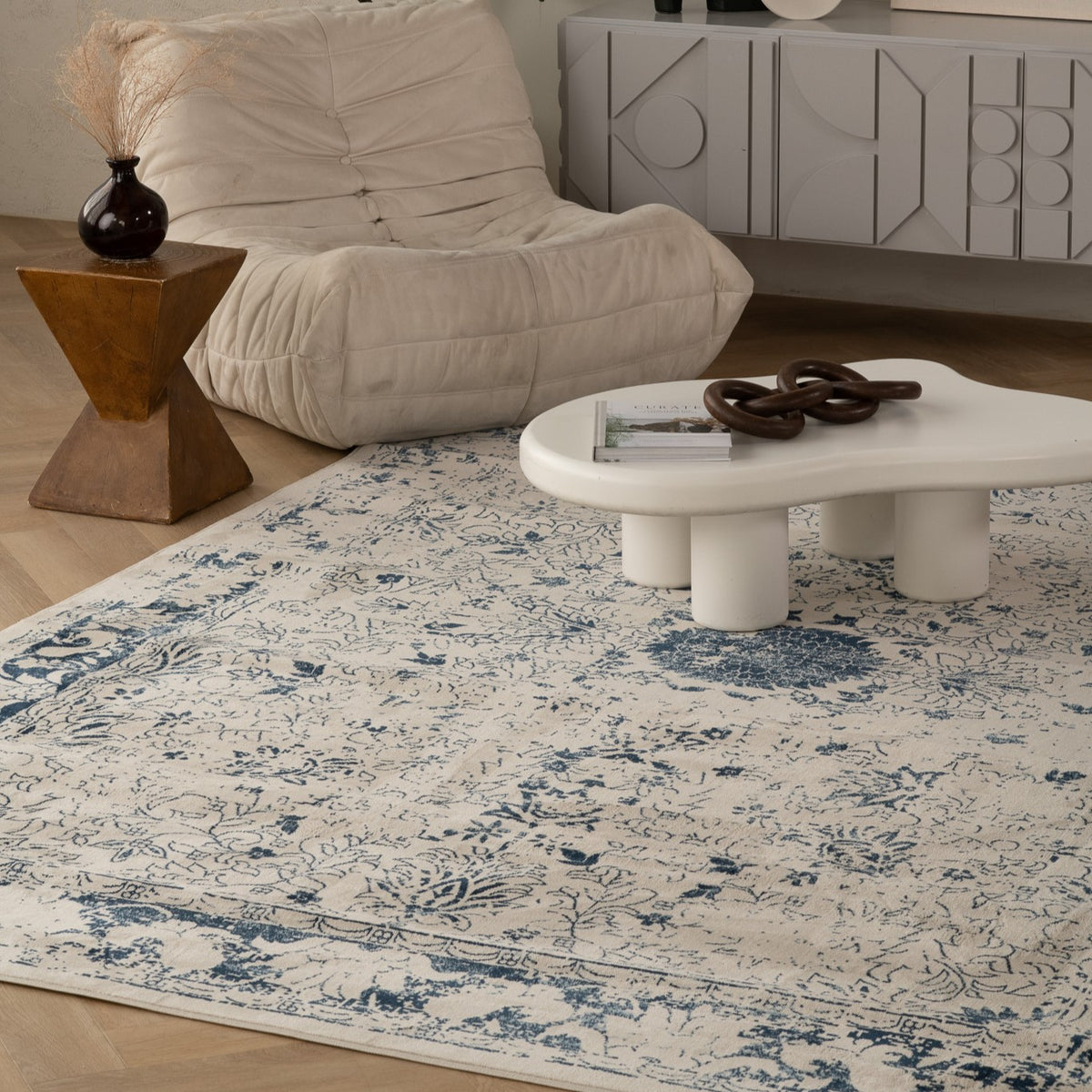 Naveen Floral Medallion Contemporary Navy Blue and Cream Indoor Rug