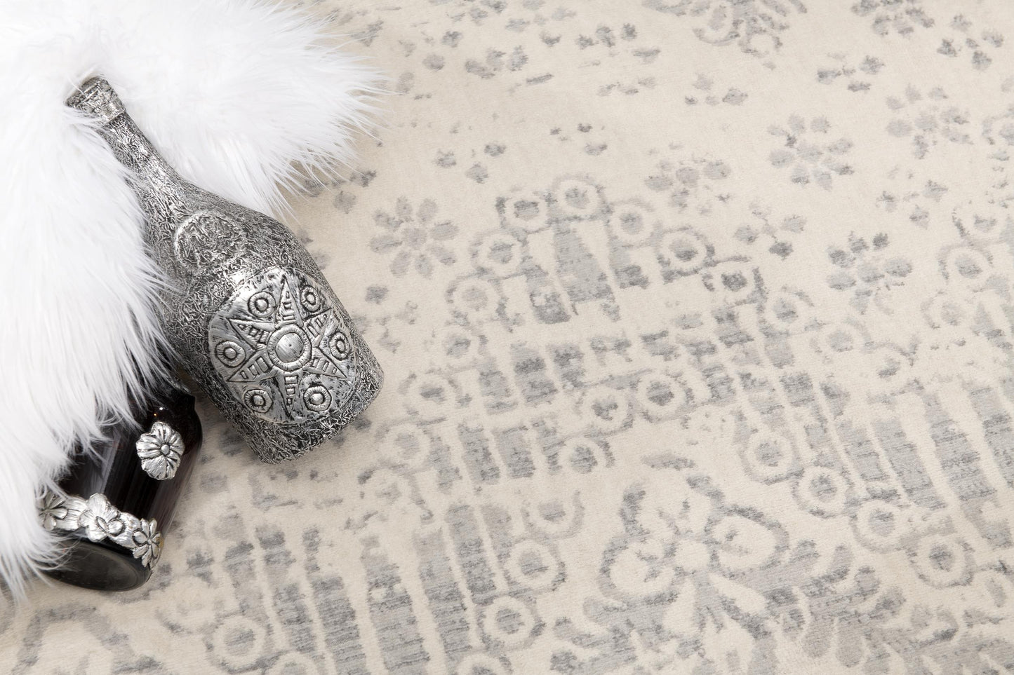 Liora Damask Traditional Grey Indoor Rug