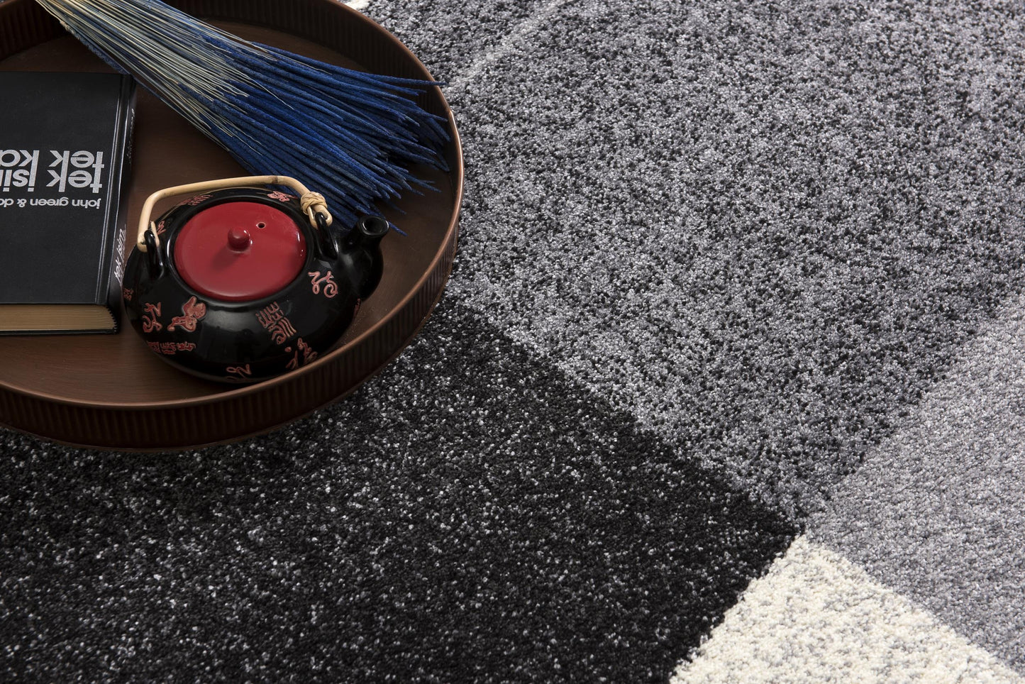 Tapis gris contemporain moderne du milieu du siècle Nova