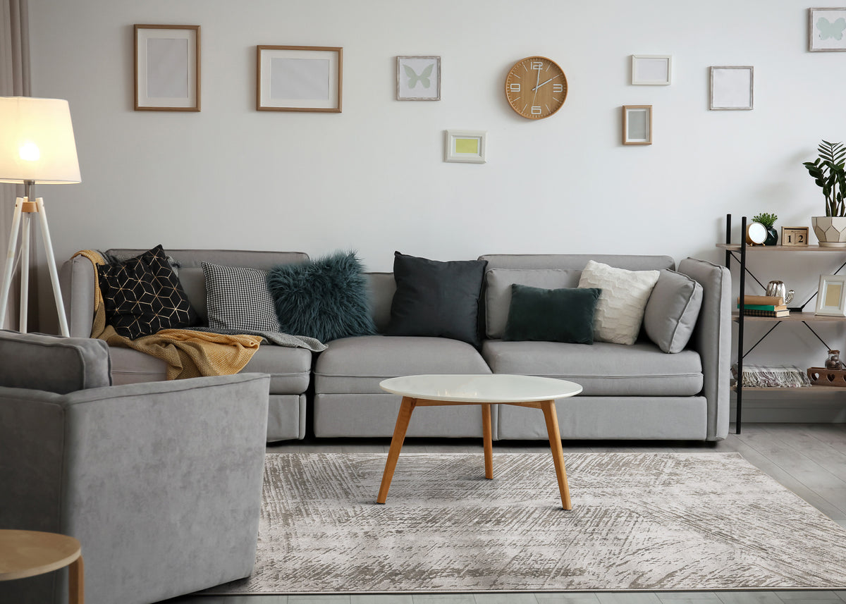 Tapis gris moderne à l'aspect vieilli