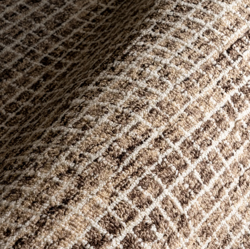 Alfombra de interior contemporánea a cuadros marrón y gris Mojavi