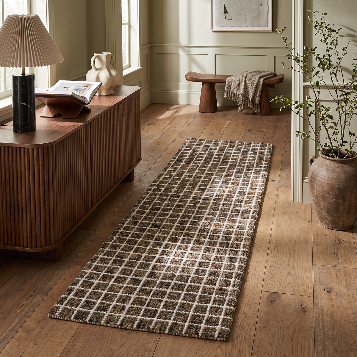Alfombra de interior contemporánea a cuadros marrón y gris Mojavi