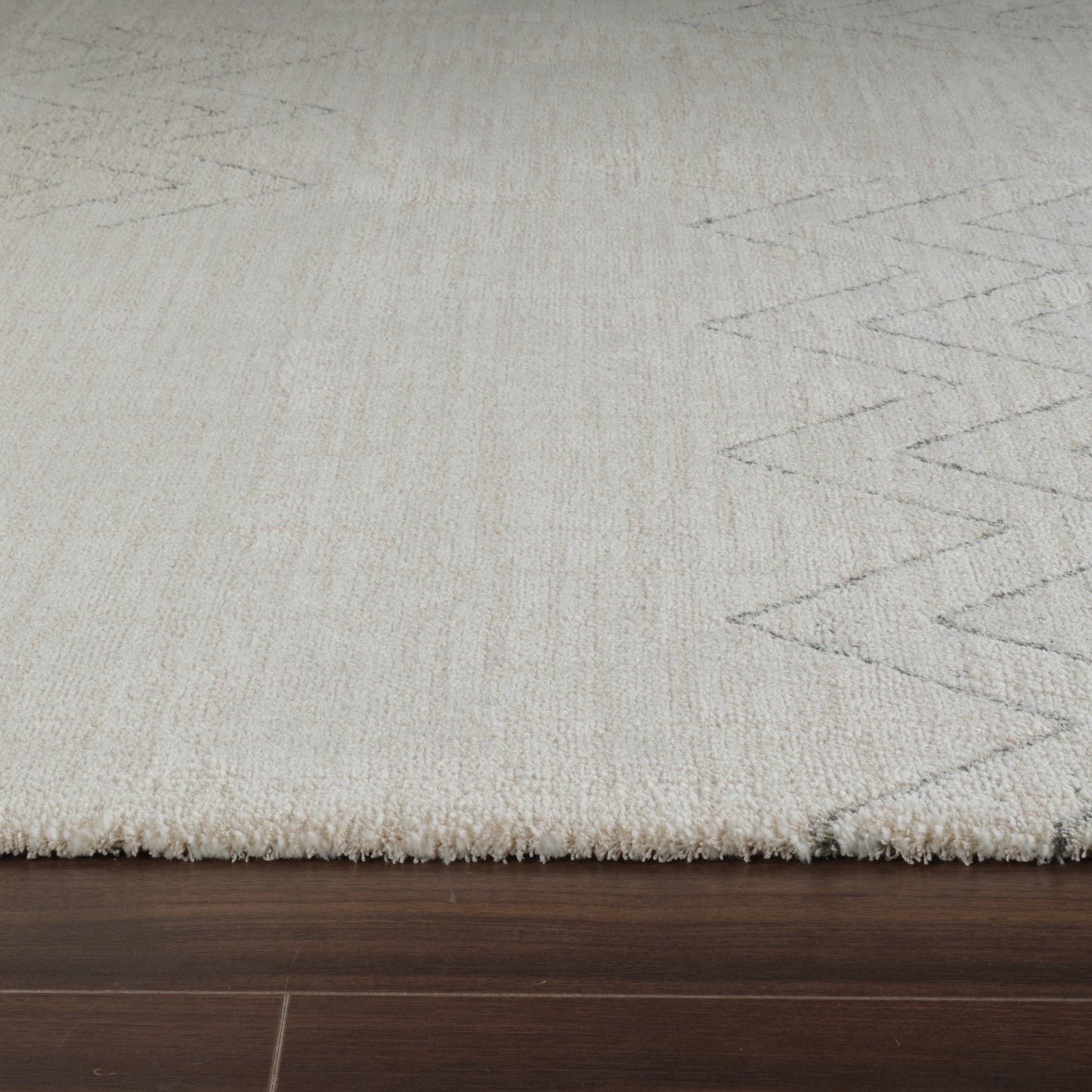 Kiva Chevron Modern Beige and Cream Indoor Rug