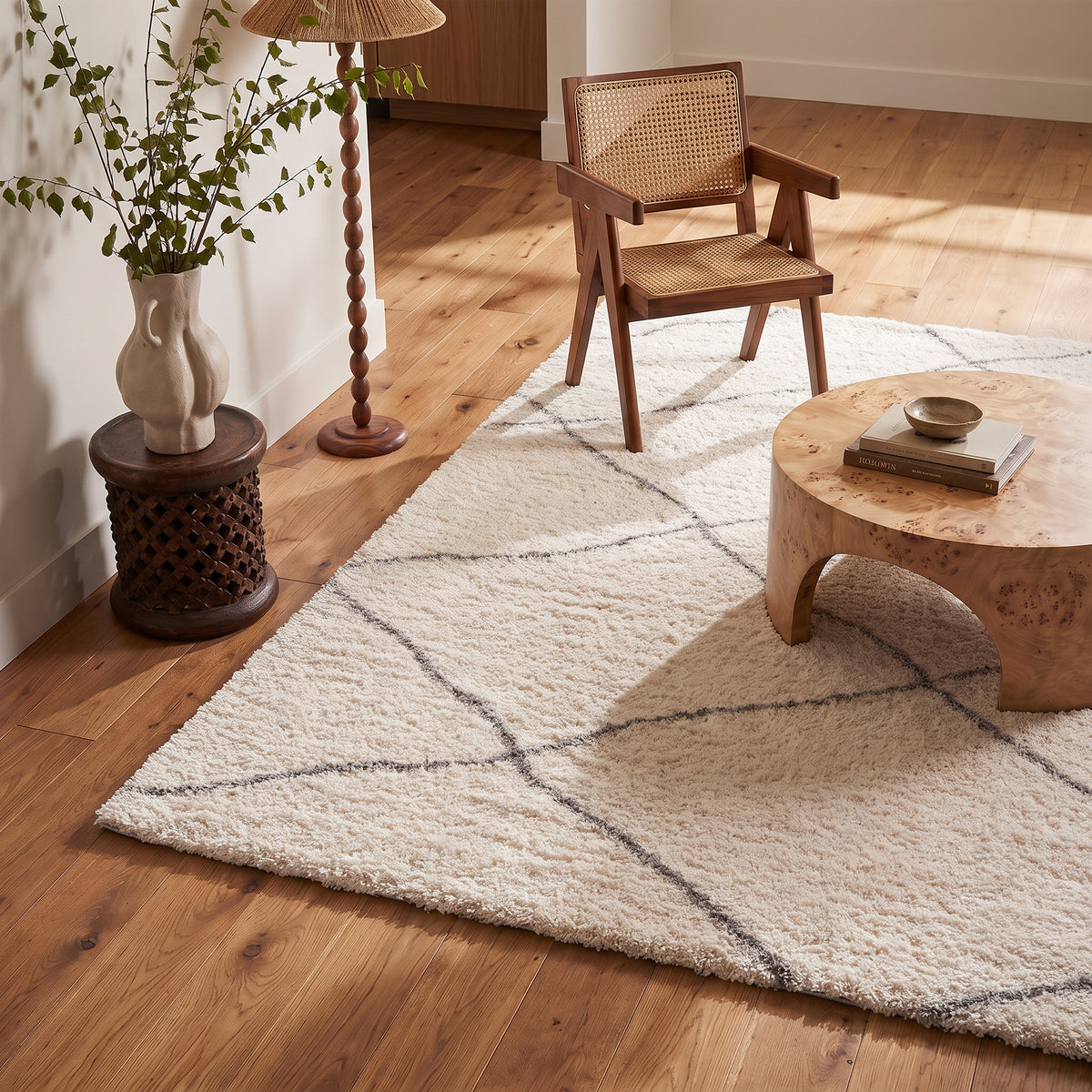 Linea Trellis Contemporary White and Grey Indoor Rug