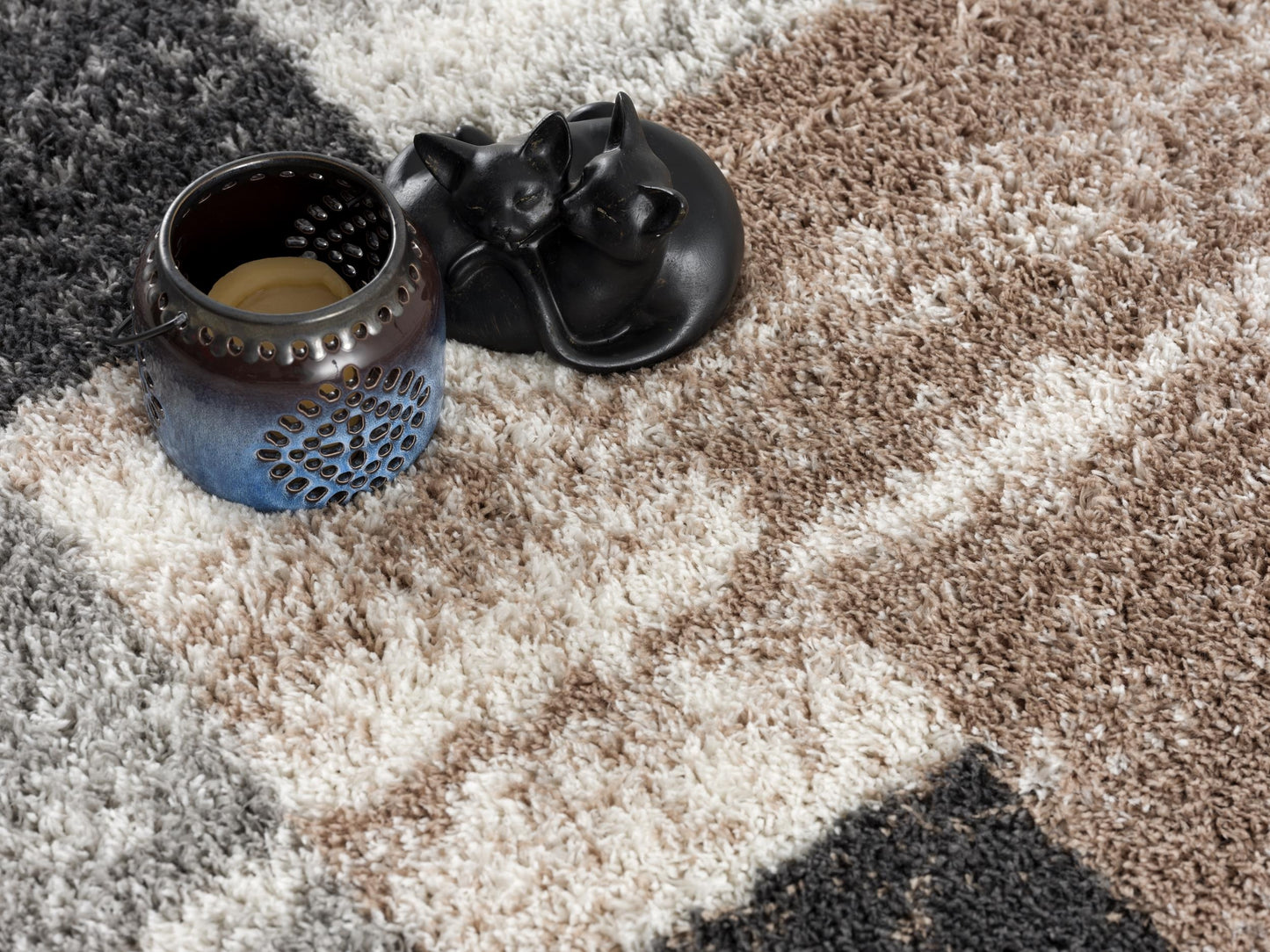 Alfombra peluda geométrica retro marrón