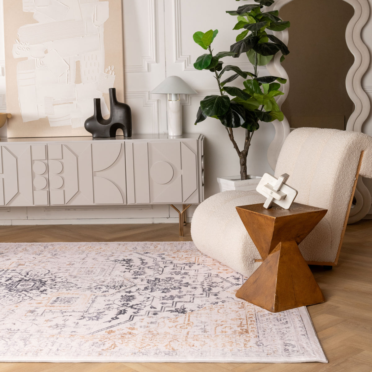 Mehrin Oriental Traditional Cream and Gold Indoor Rug