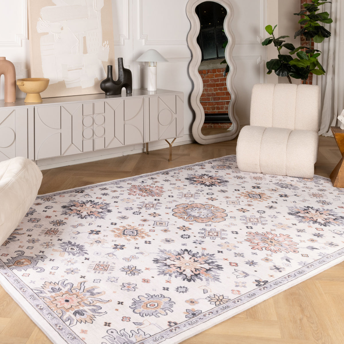 Alfombra de interior tradicional Roshin Medallion color crema y dorado