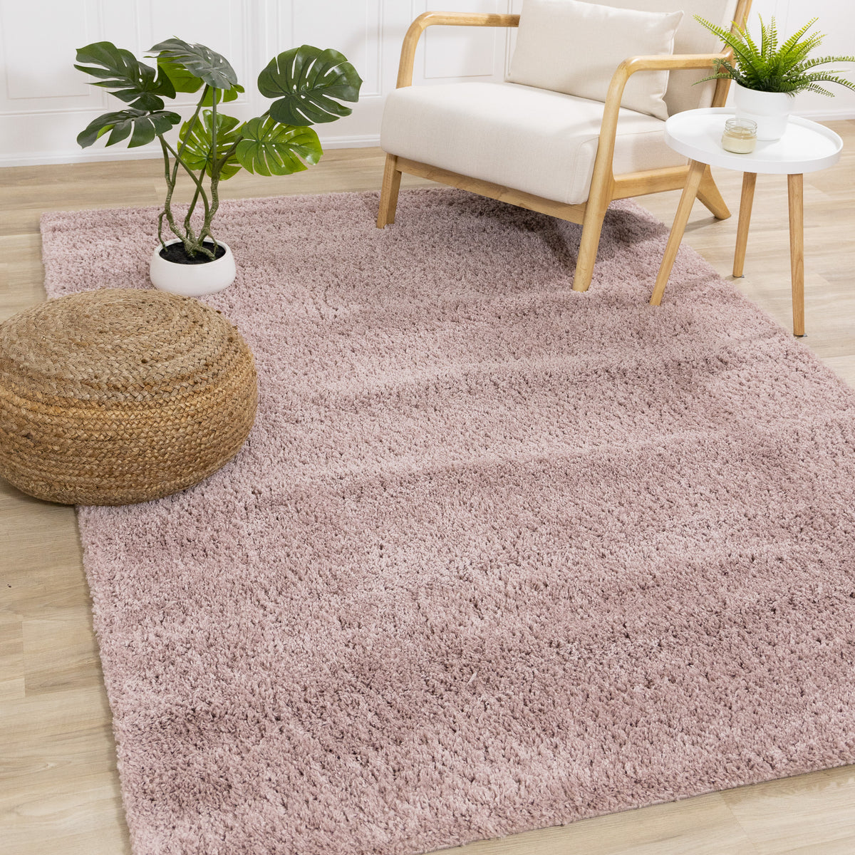 Alfombra moderna de color rosa sólido