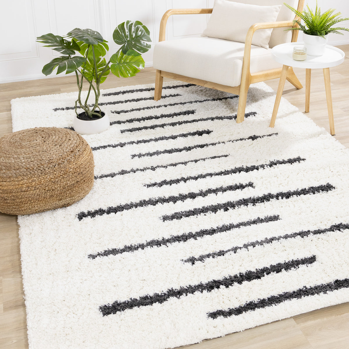 Tapis contemporain à rayures crème