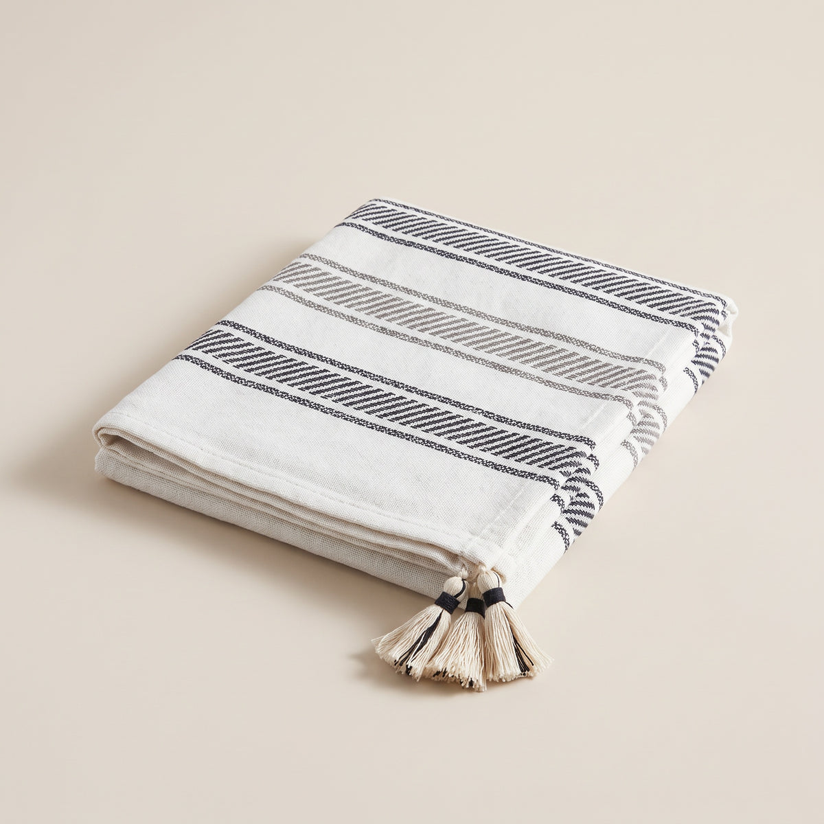 Sova Cotton White and Black Throw