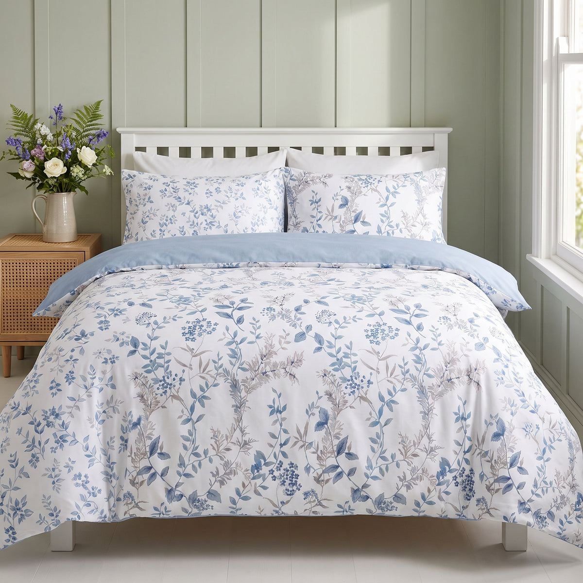 Wrenna Cotton White and Blue Duvet Cover Set