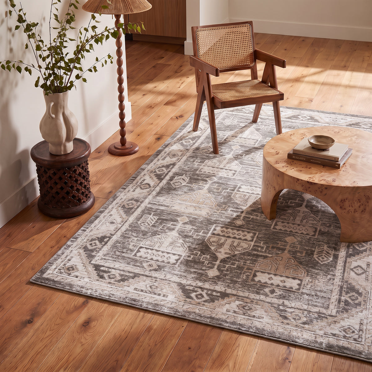 Karsin Oriental Traditional Grey and Beige Indoor Rug