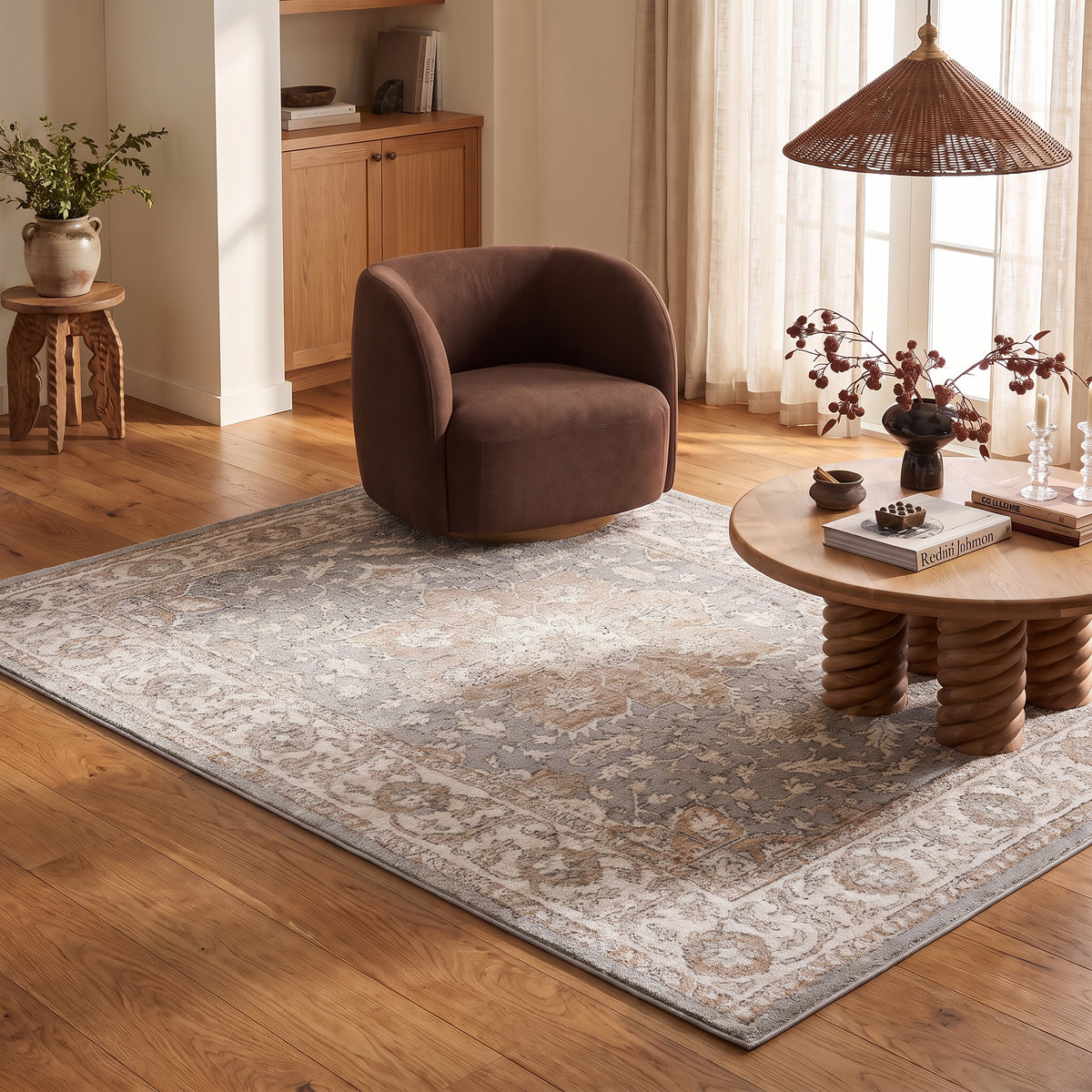 Alfombra de interior tradicional con medallón floral Ruba, beige y gris