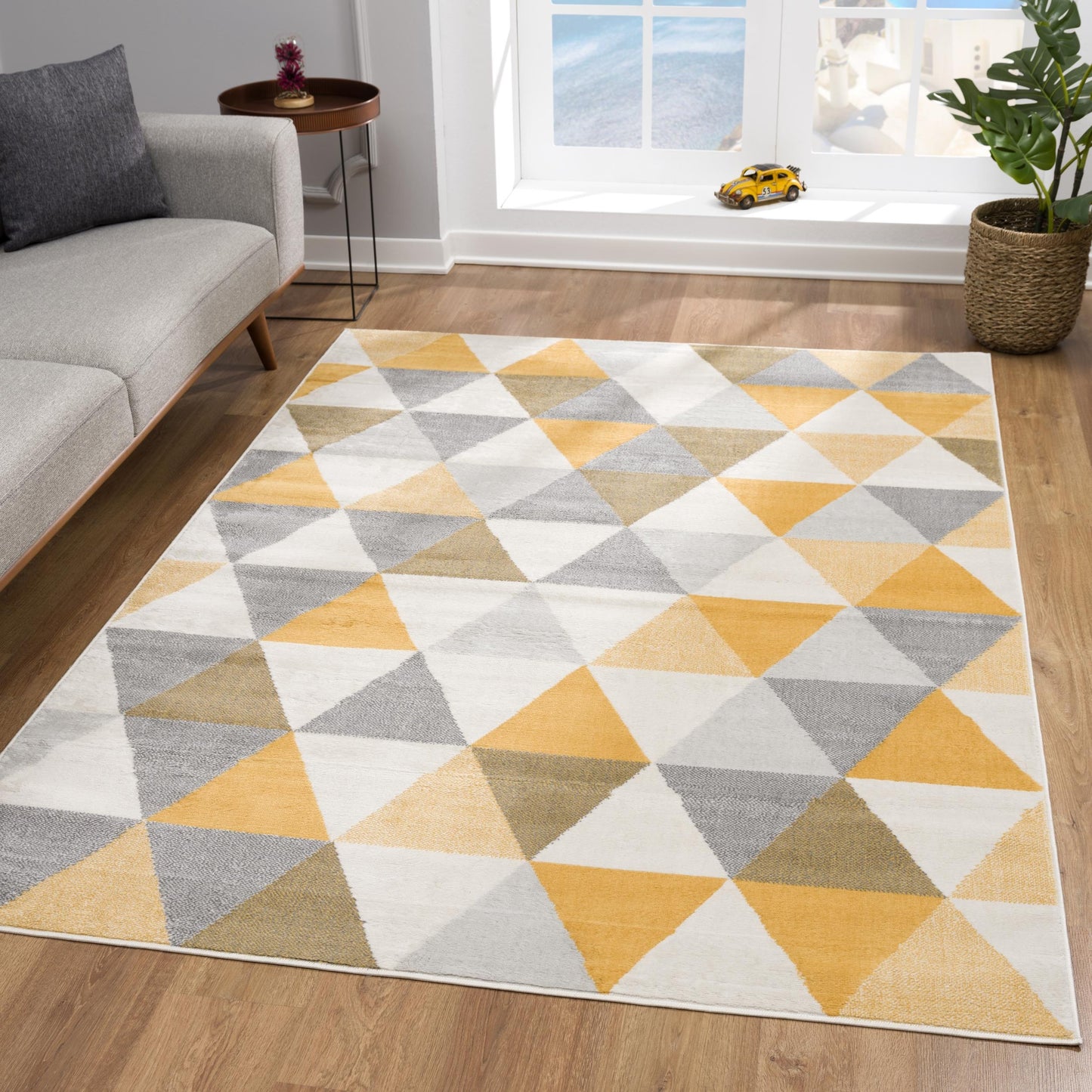 Solvi Geometric Contemporary Yellow and Beige Indoor Rug