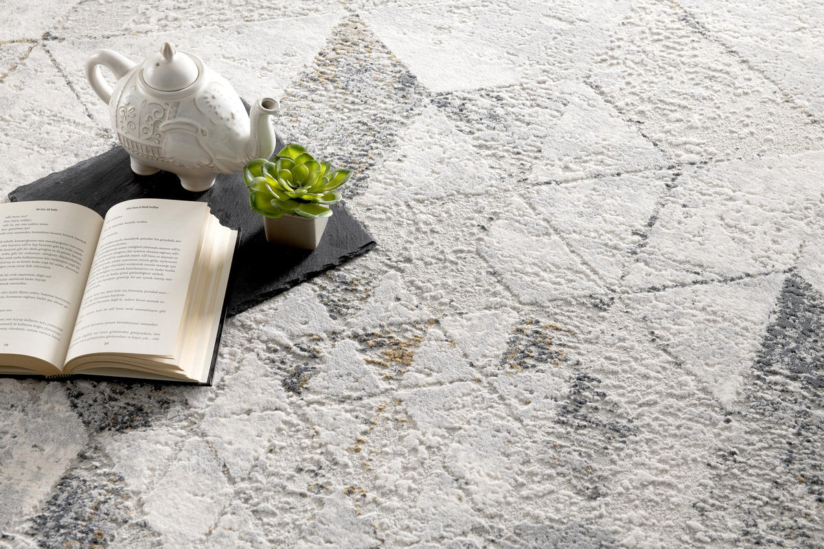 Zuni Geometric Contemporary Grey and Cream Indoor Rug