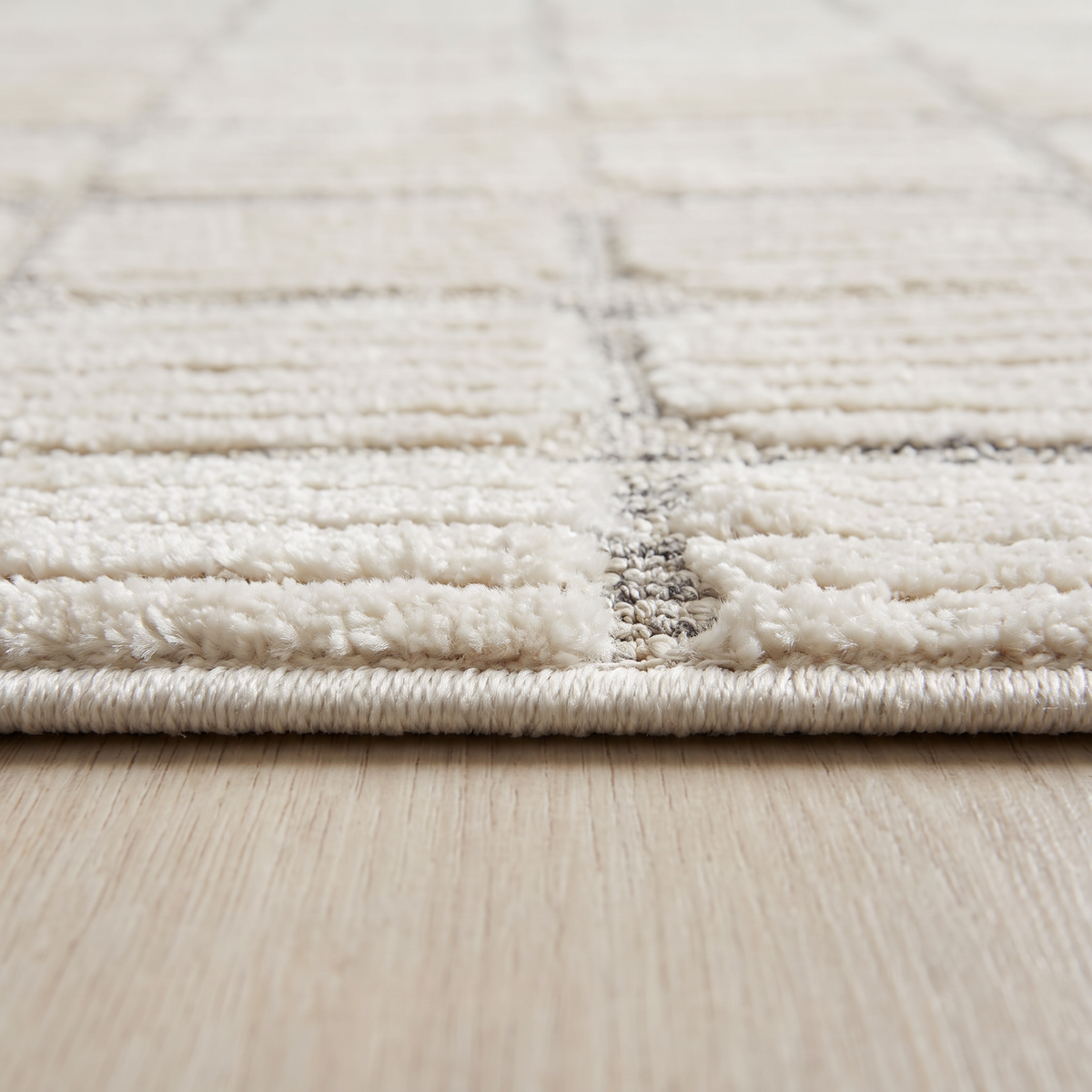 Seranova Checkered Modern Beige Indoor Rug