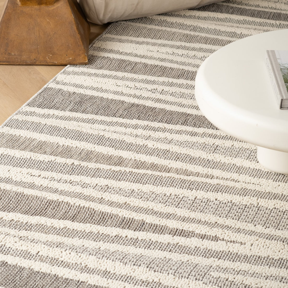 Tenzin Chevron Contemporary Grey and Beige Indoor Rug
