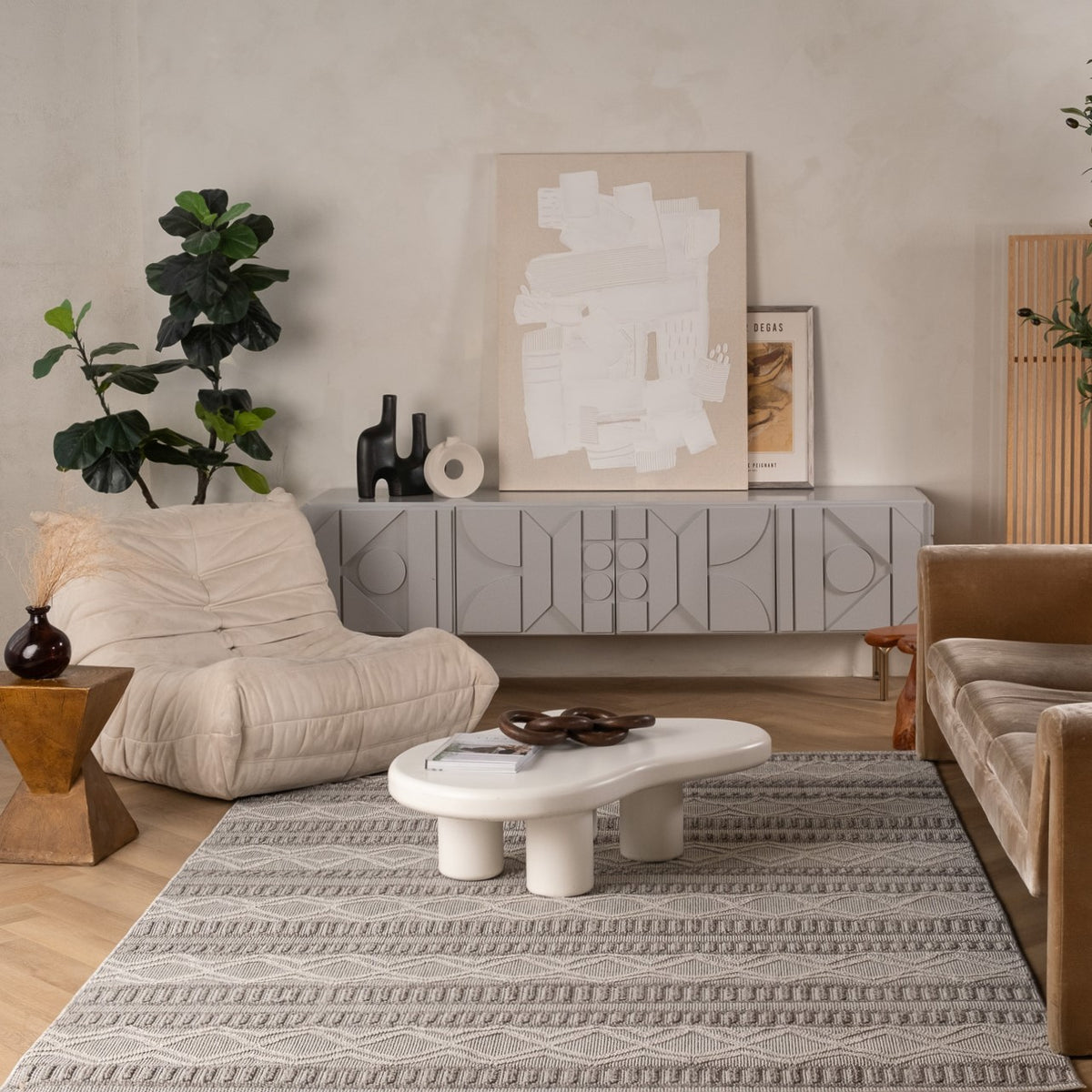 Alfombra de interior Arvid Chevron contemporánea gris y beige