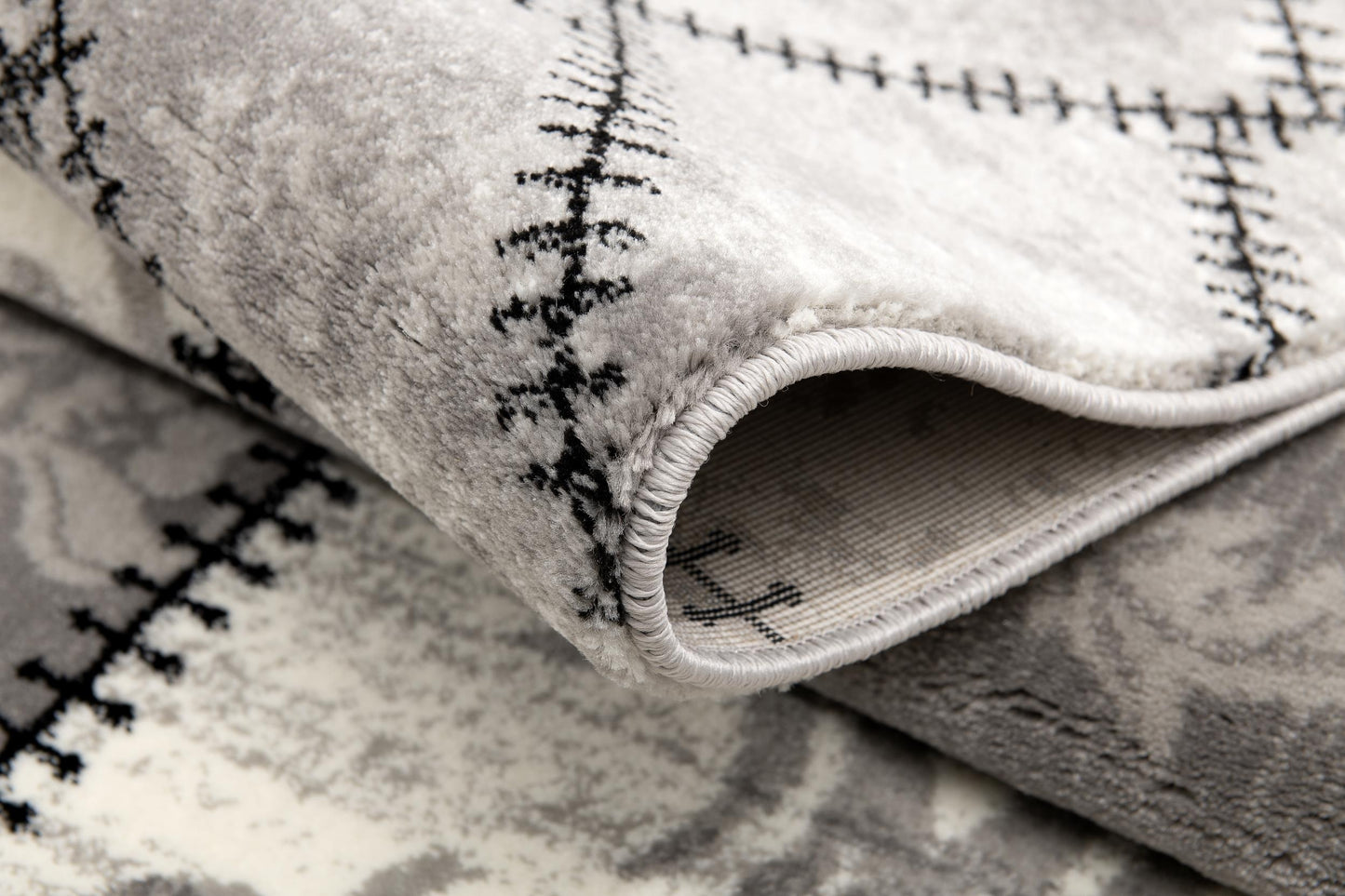 Alfombra gris bohemia abstracta de montaje