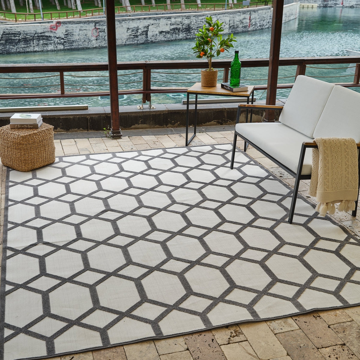 Kairo Trellis Contemporary Grey and Beige Indoor Rug