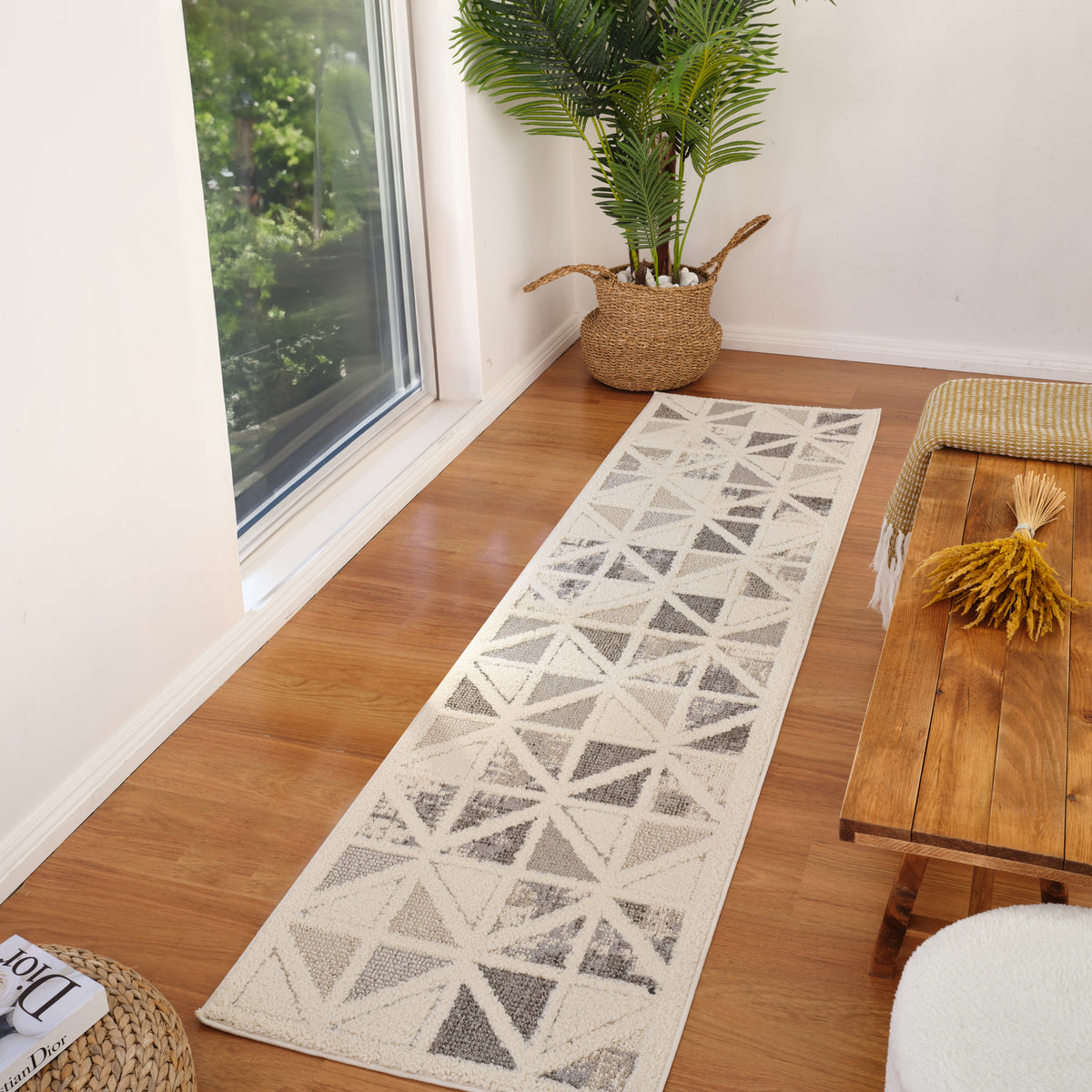 Aarya Geometric Contemporary Cream and Grey Indoor Rug