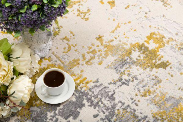 Tapis doré contemporain abstrait Vogue