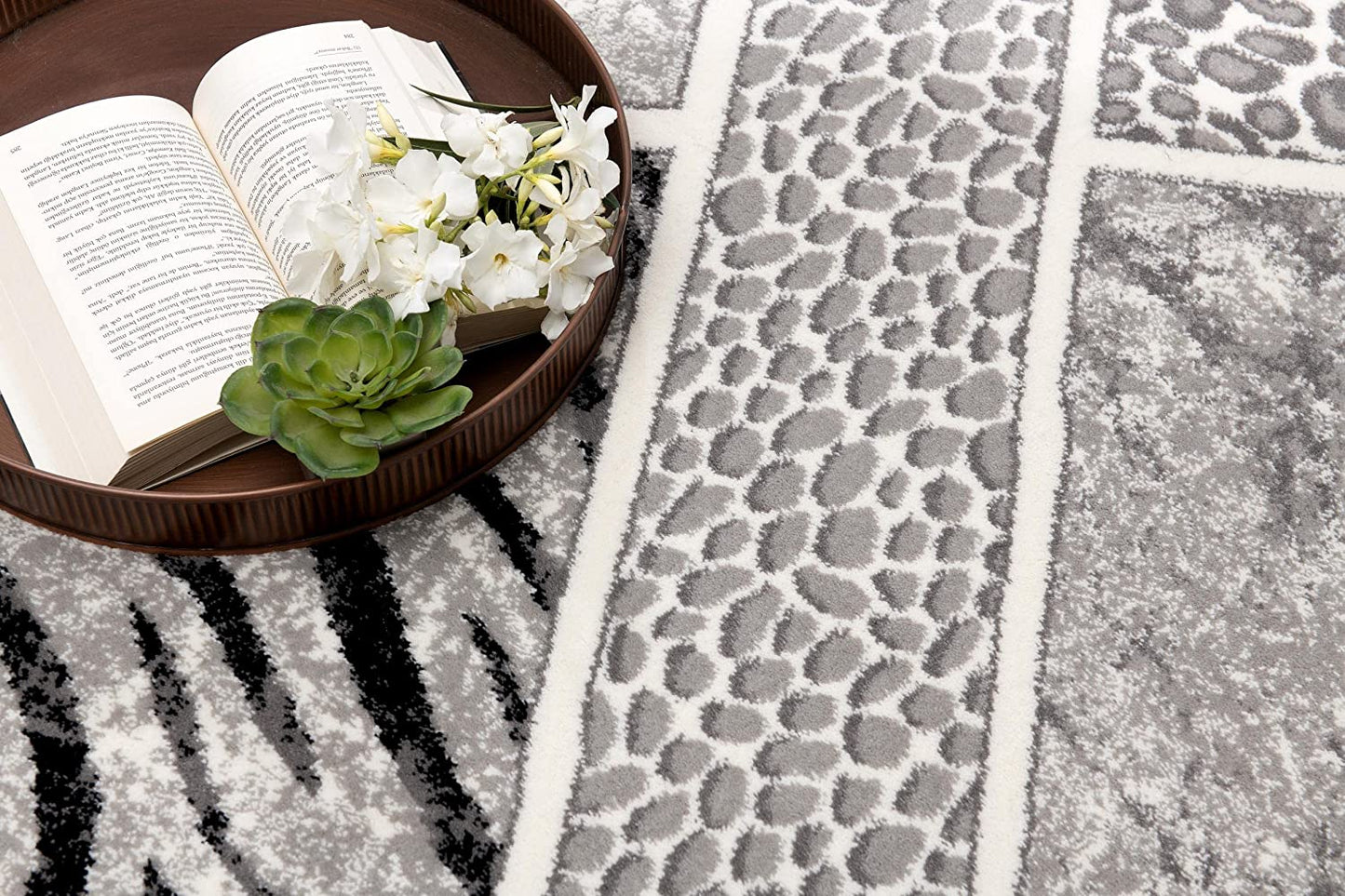 Tapis gris à imprimé animal géométrique Montage