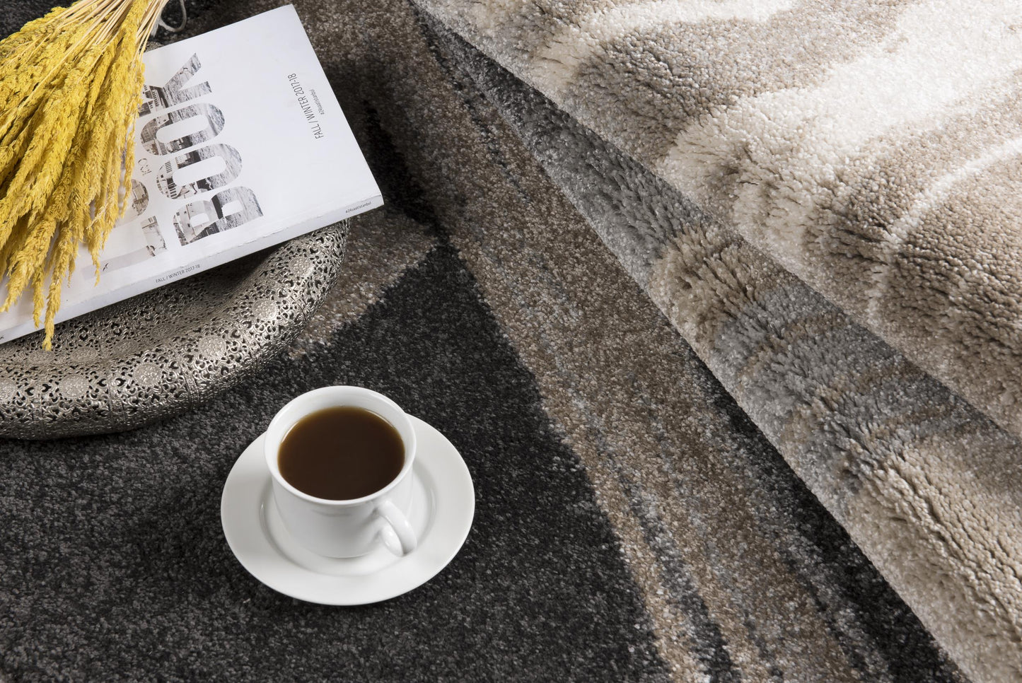 Tapis gris contemporain moderne en peluche de Nouvelle-Zélande