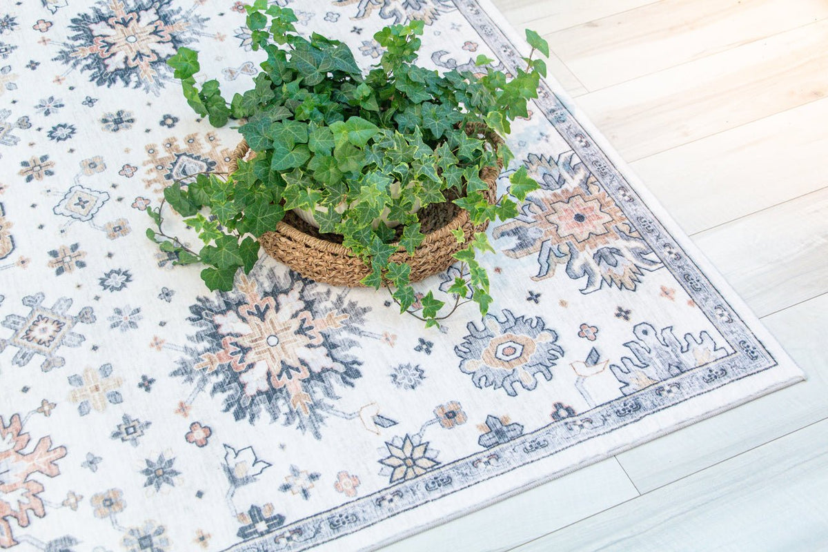 Roshin Medallion Traditional Cream and Gold Indoor Rug