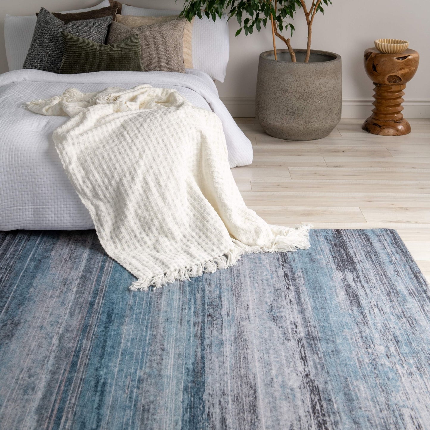 Tapis bleu contemporain Emir Coastal